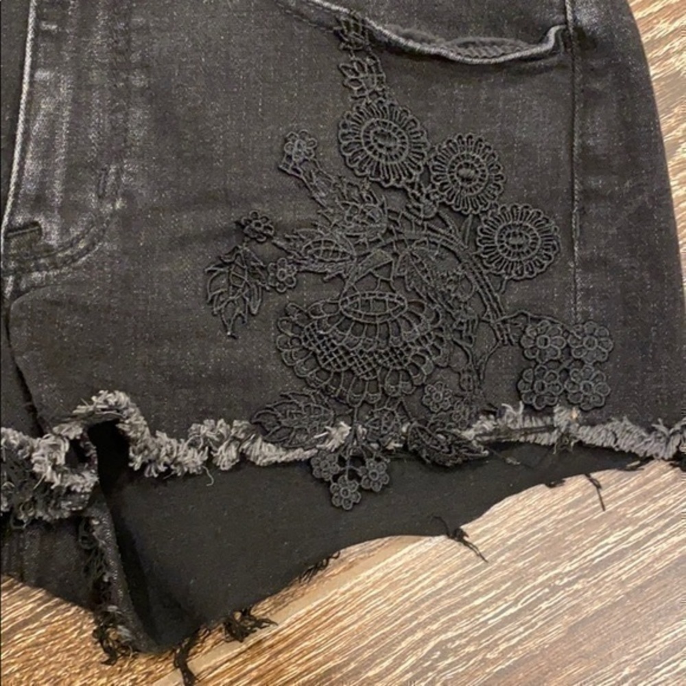 American Eagle Outfitters Black Shorts - Picture 2 of 5